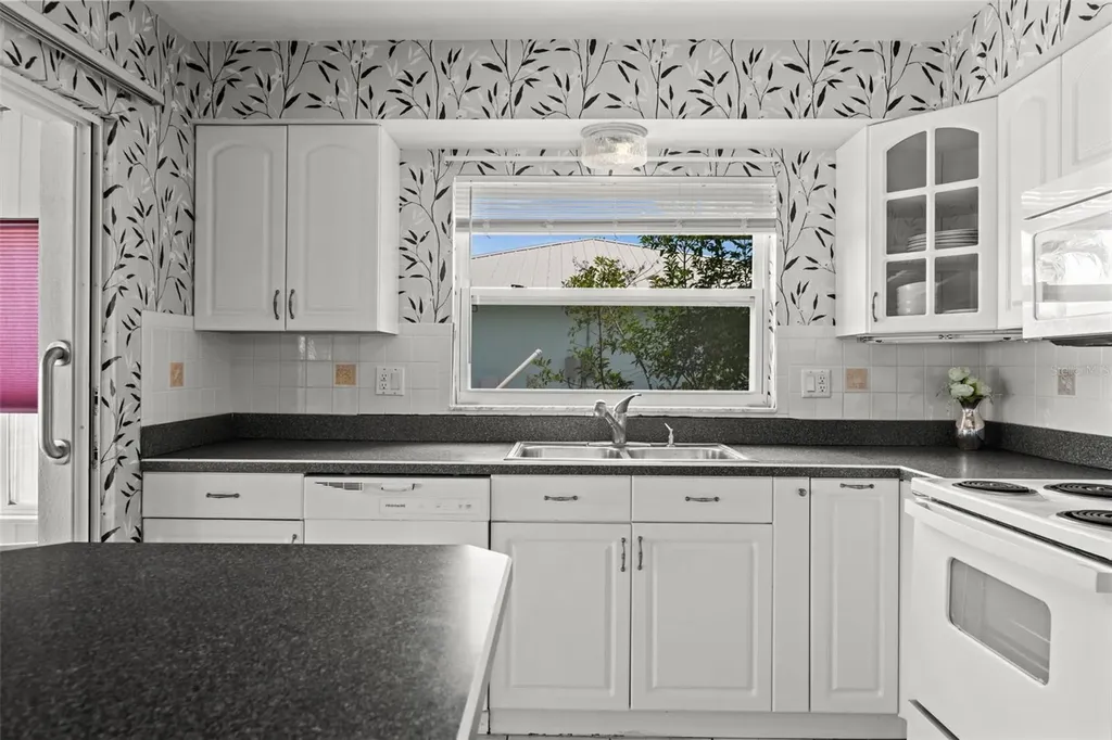 4402 SE 1st Place Cape Coral FL 33904