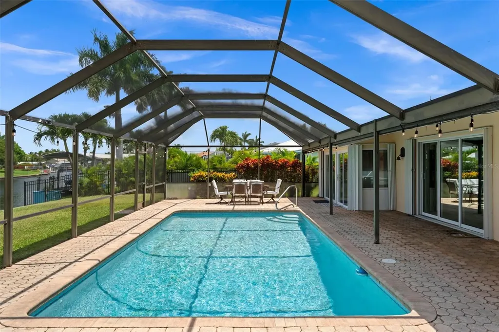4402 SE 1st Place Cape Coral FL 33904