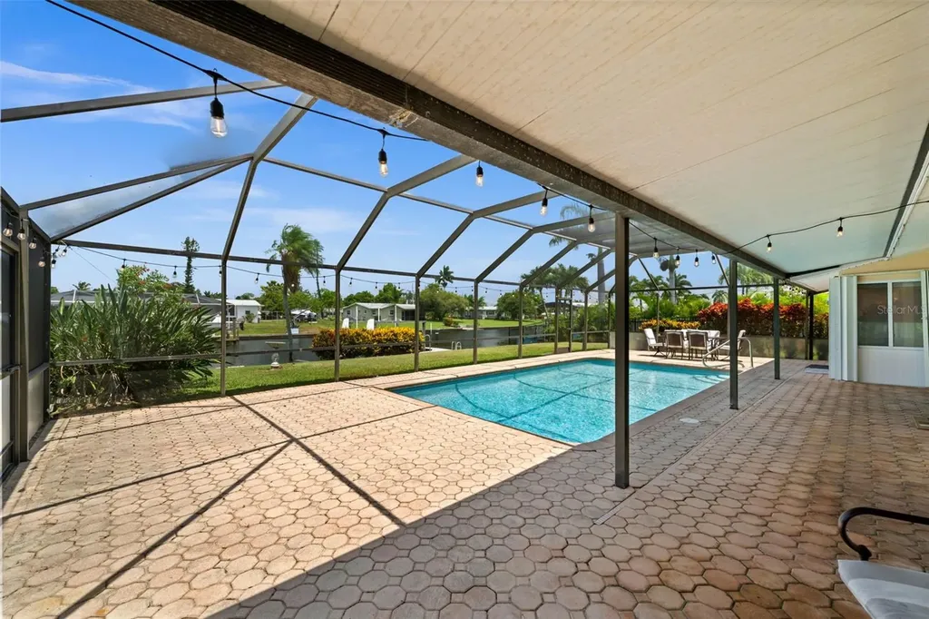 4402 SE 1st Place Cape Coral FL 33904