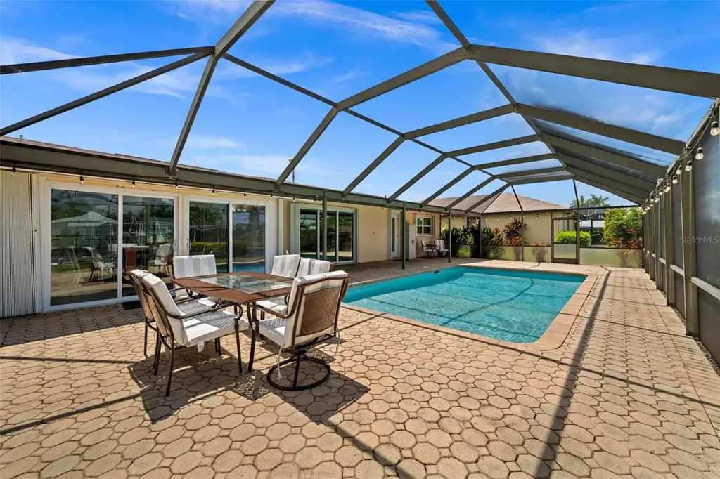 4402 SE 1st Place Cape Coral FL 33904