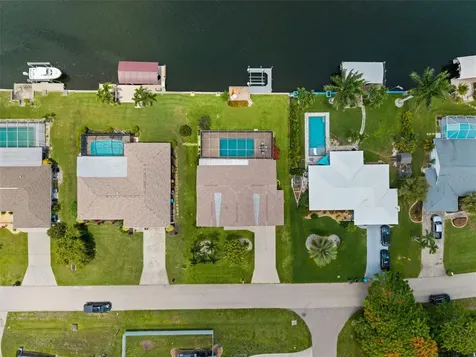 4402 SE 1st Place Cape Coral FL 33904