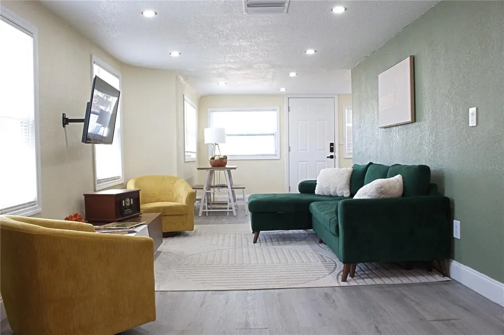 5260 8th Avenue N St Petersburg FL 33710