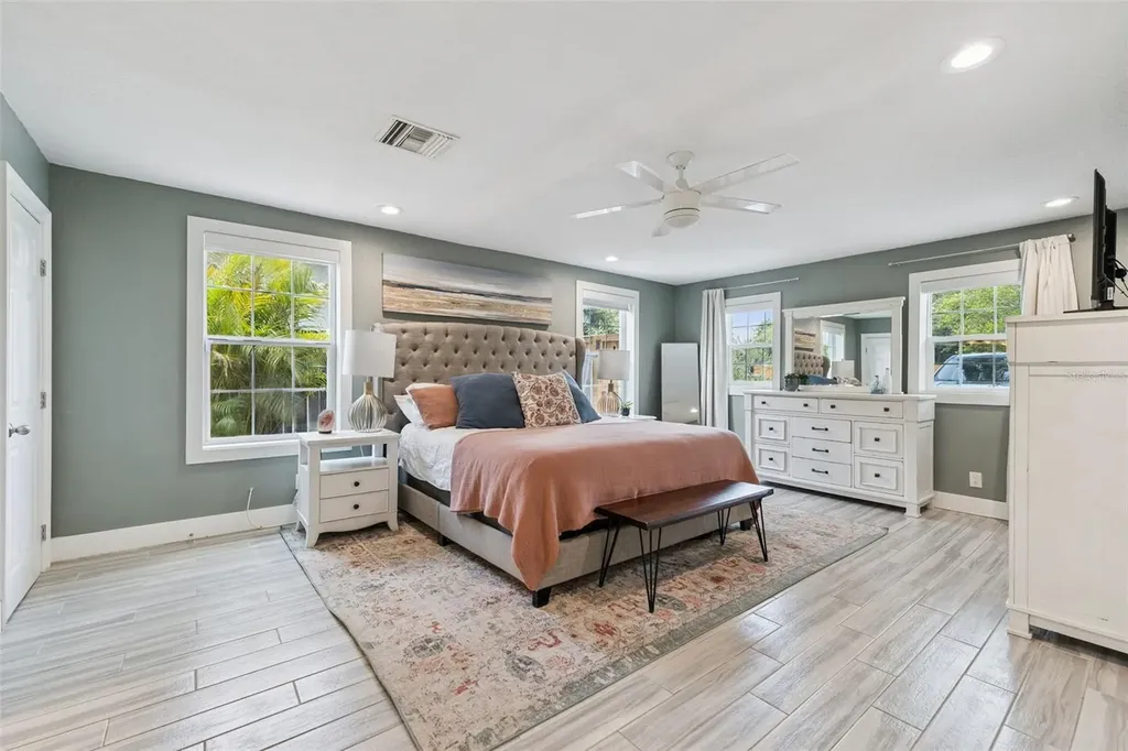 302 W Comanche Avenue Tampa FL 33604