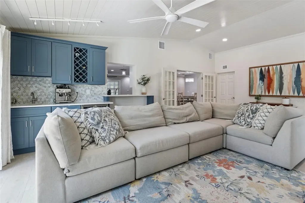 302 W Comanche Avenue Tampa FL 33604