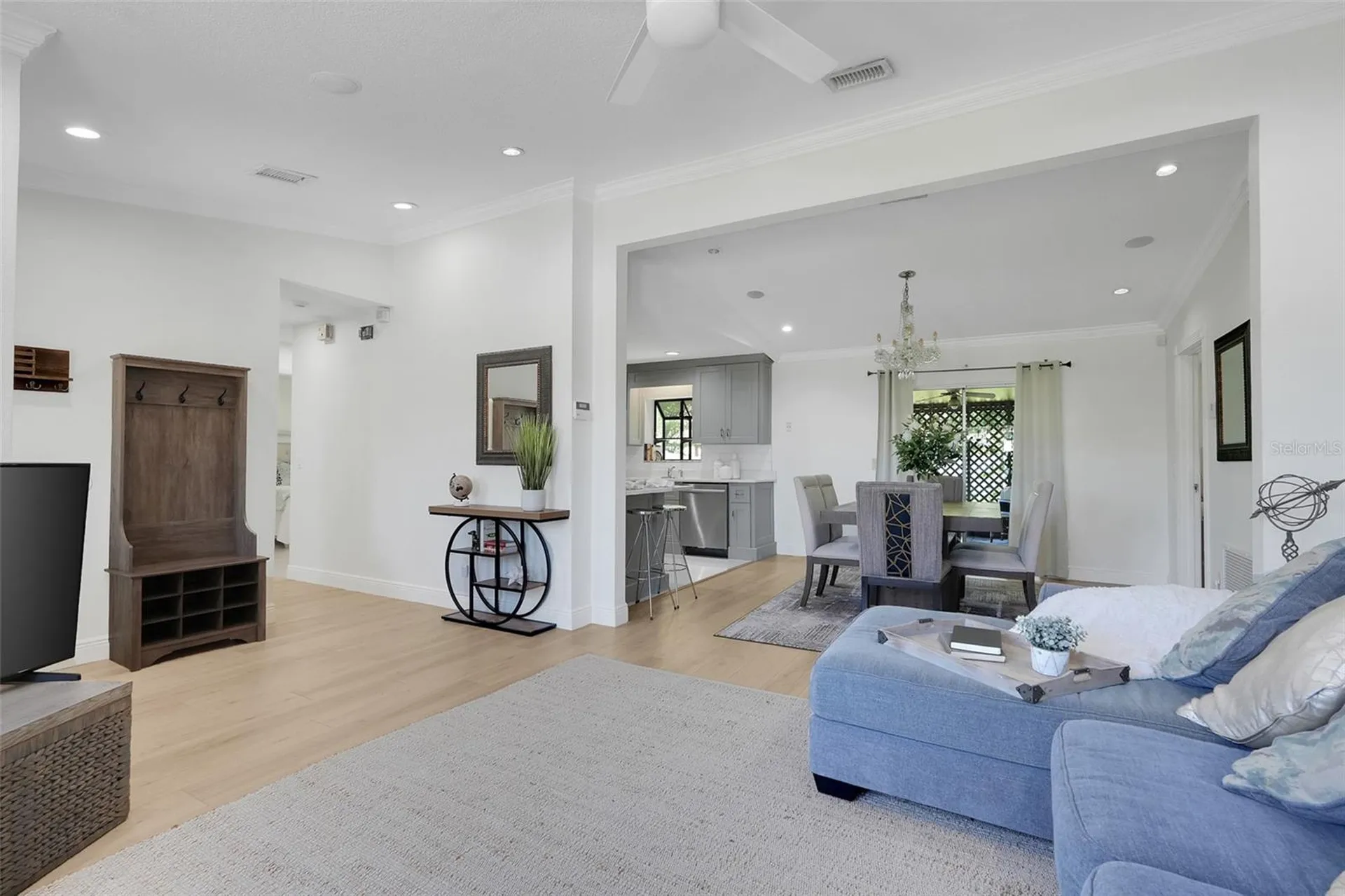 416 Riverwoods Circle Orlando FL 32825
