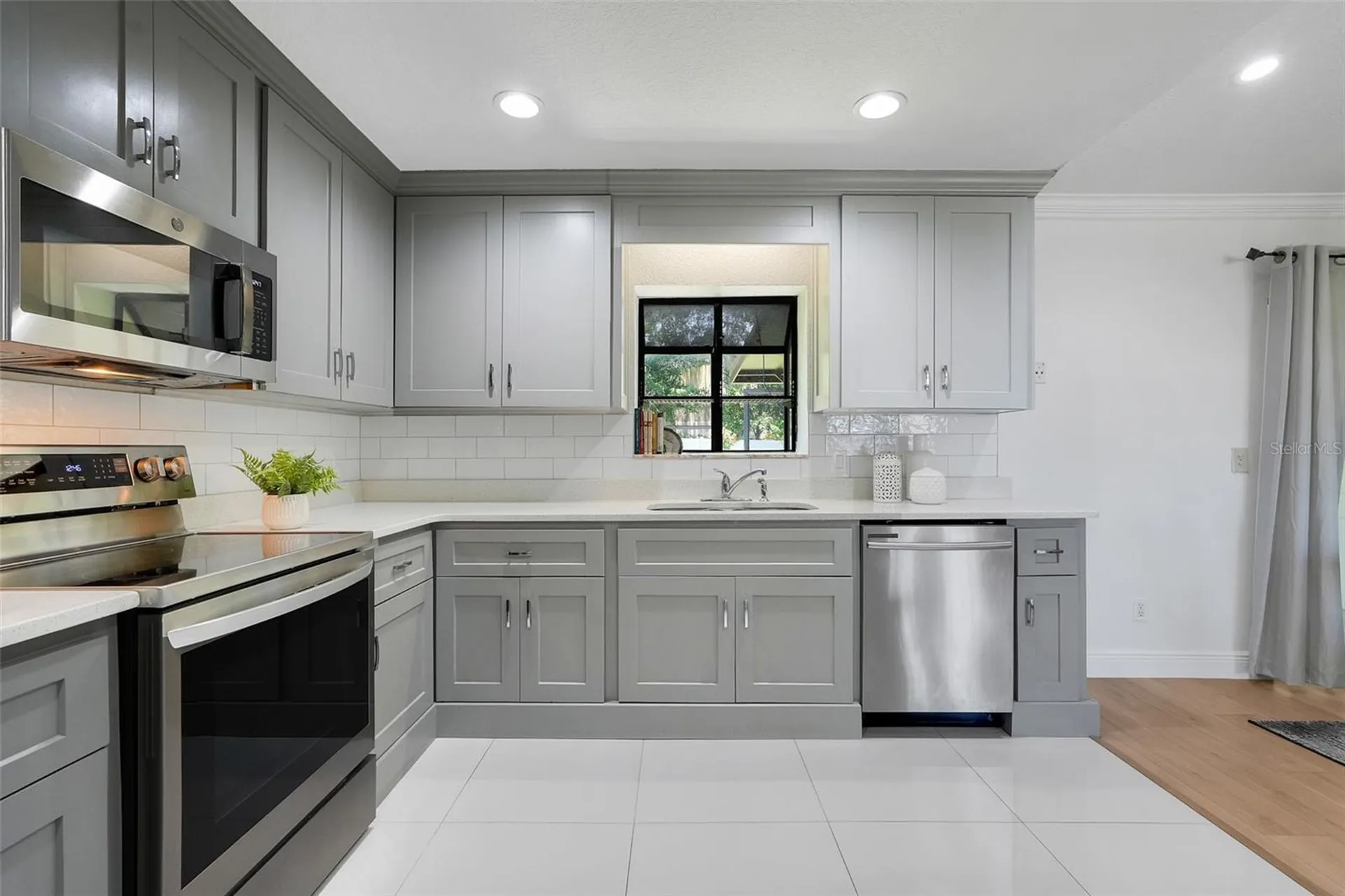 416 Riverwoods Circle Orlando FL 32825
