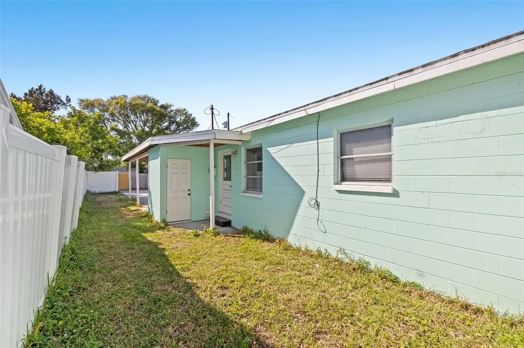 2105 52nd Street S St Petersburg FL 33707