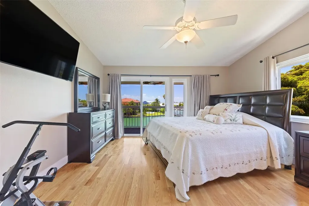 367 Madeira Circle Tierra Verde FL 33715