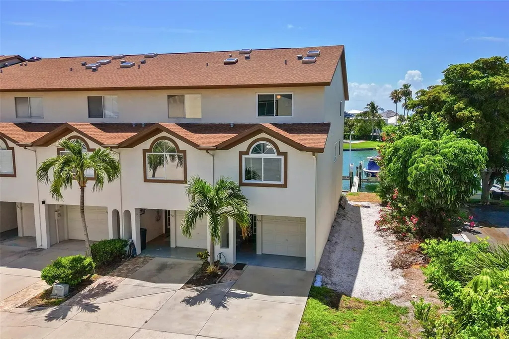 367 Madeira Circle Tierra Verde FL 33715
