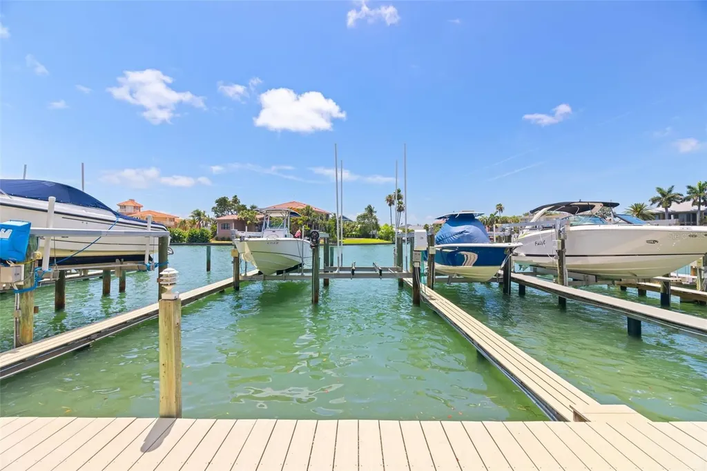 367 Madeira Circle Tierra Verde FL 33715