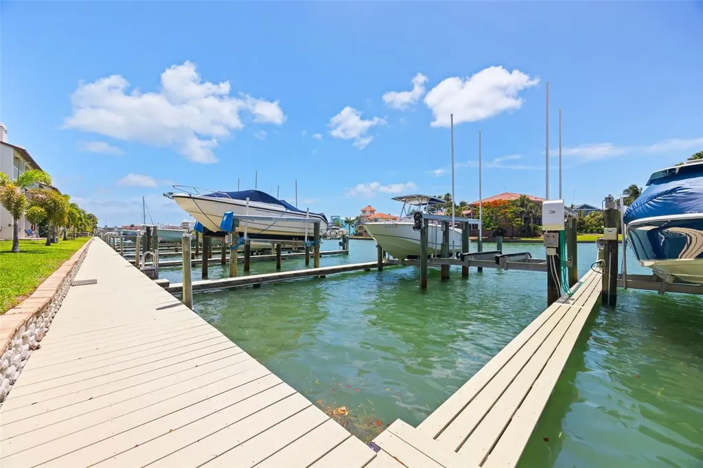 367 Madeira Circle Tierra Verde FL 33715