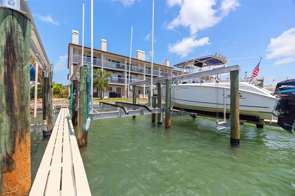 367 Madeira Circle Tierra Verde FL 33715