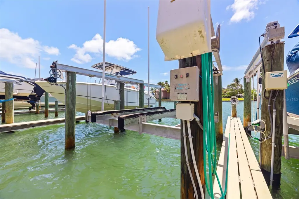 367 Madeira Circle Tierra Verde FL 33715