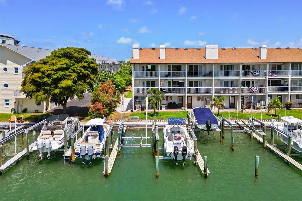 367 Madeira Circle Tierra Verde FL 33715