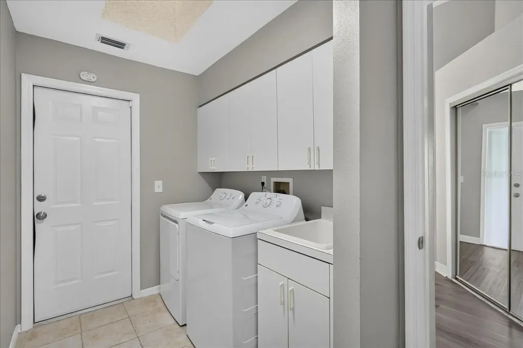 854 Christina Circle Oldsmar FL 34677