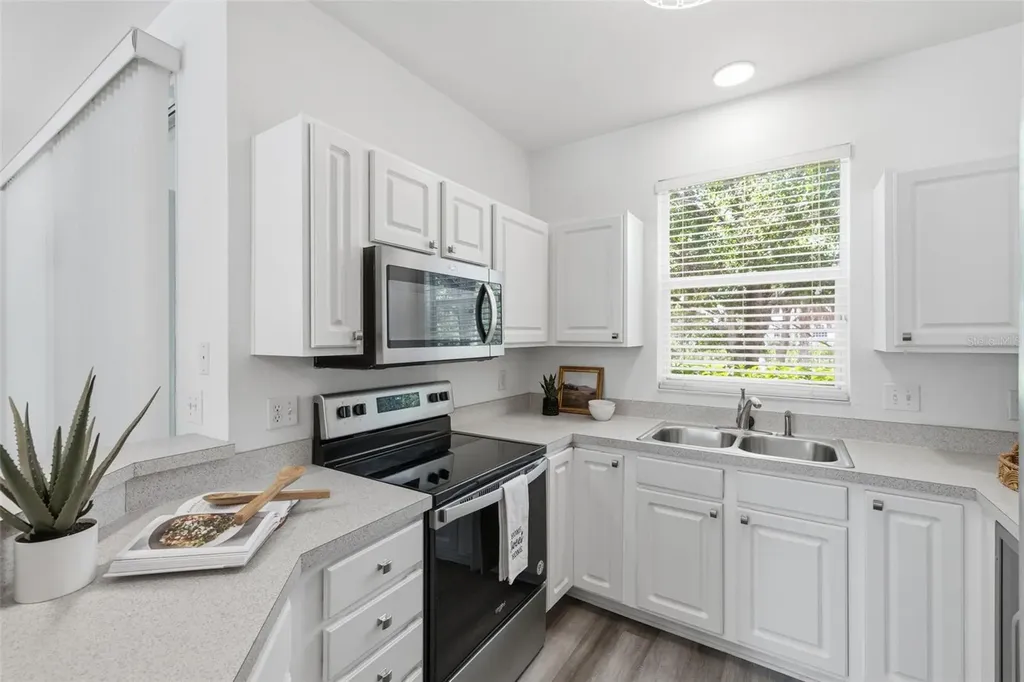 12440 Country White Circle Tampa FL 33635