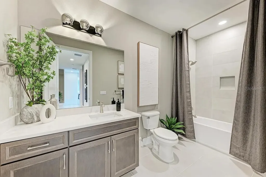 10016 Rembrandt Way Bradenton FL 34212