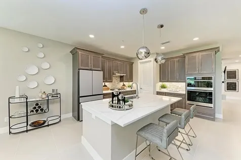 10016 Rembrandt Way Bradenton FL 34212