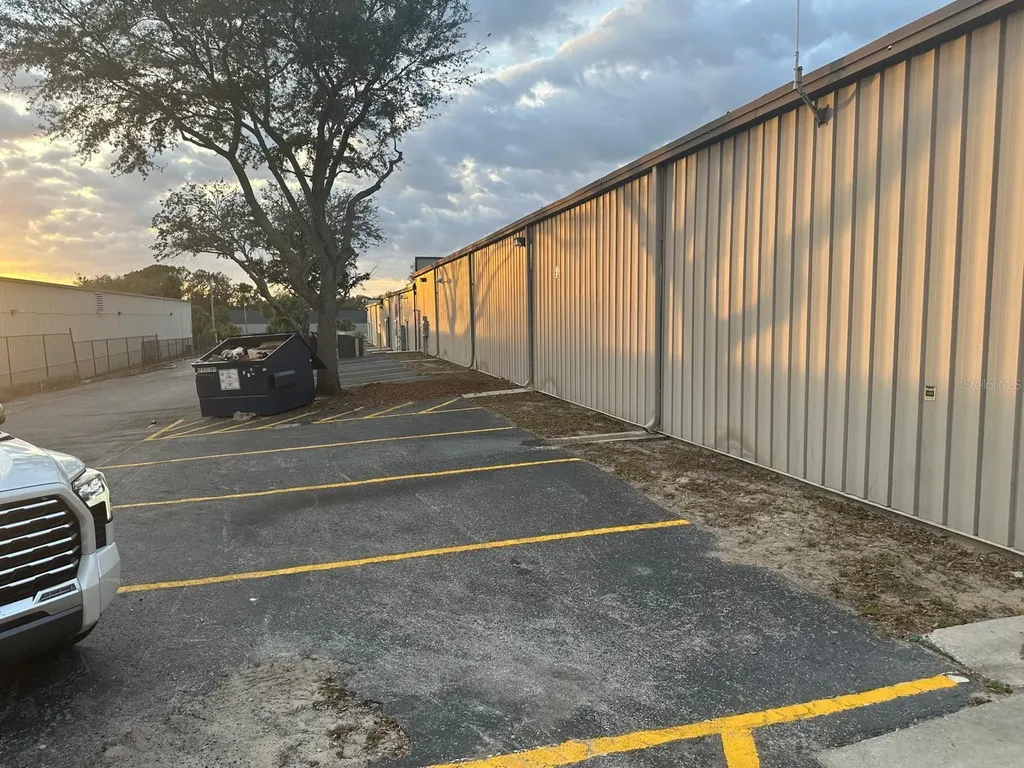 1727 E Busch Boulevard E Tampa FL 33612