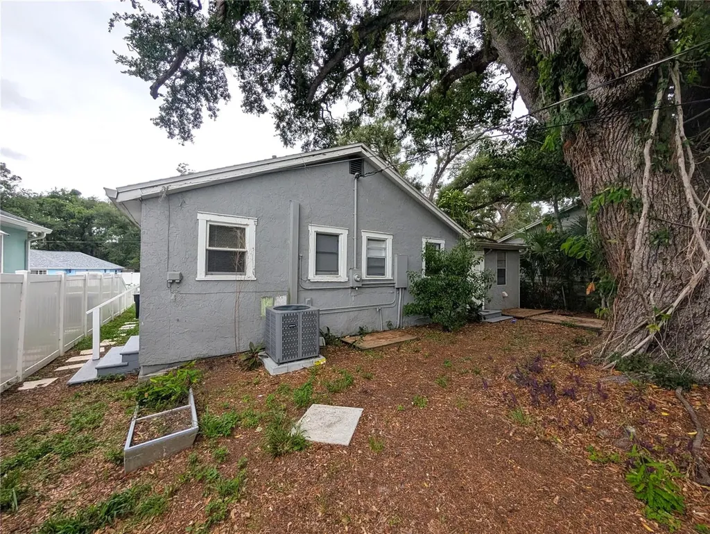 1013 20th Avenue S St Petersburg FL 33705