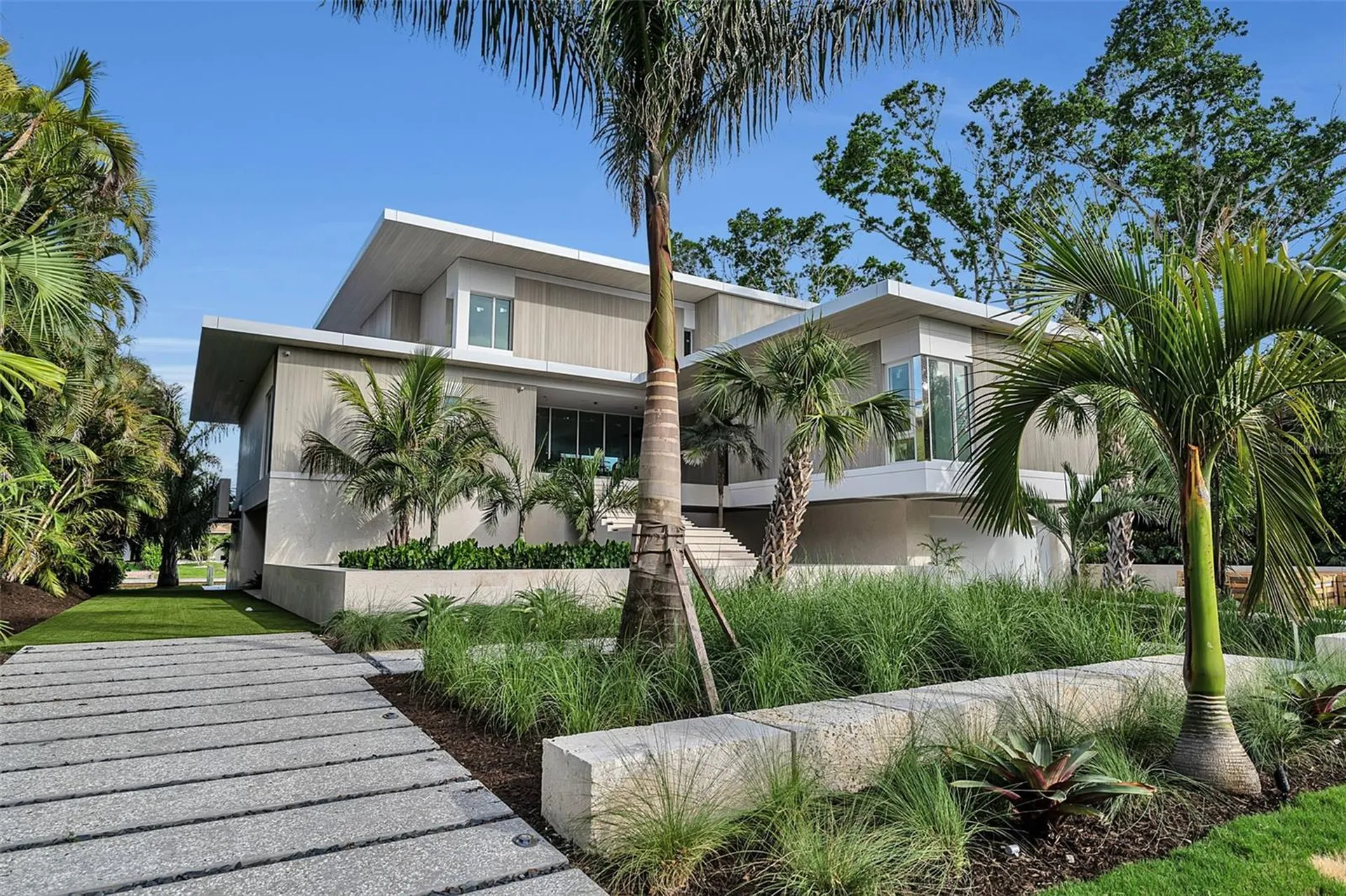 500 Harbor Cove Circle Longboat Key FL 34228