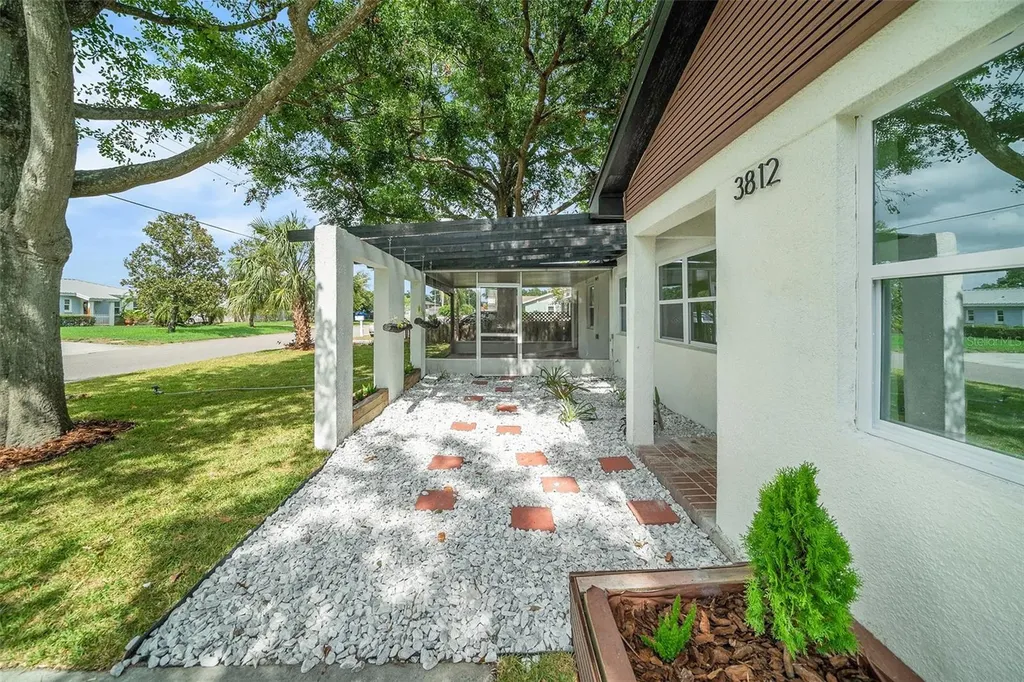 3812 W Rogers Avenue Tampa FL 33611