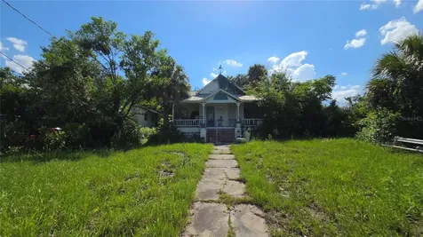 236 N Amelia Avenue Deland FL 32724
