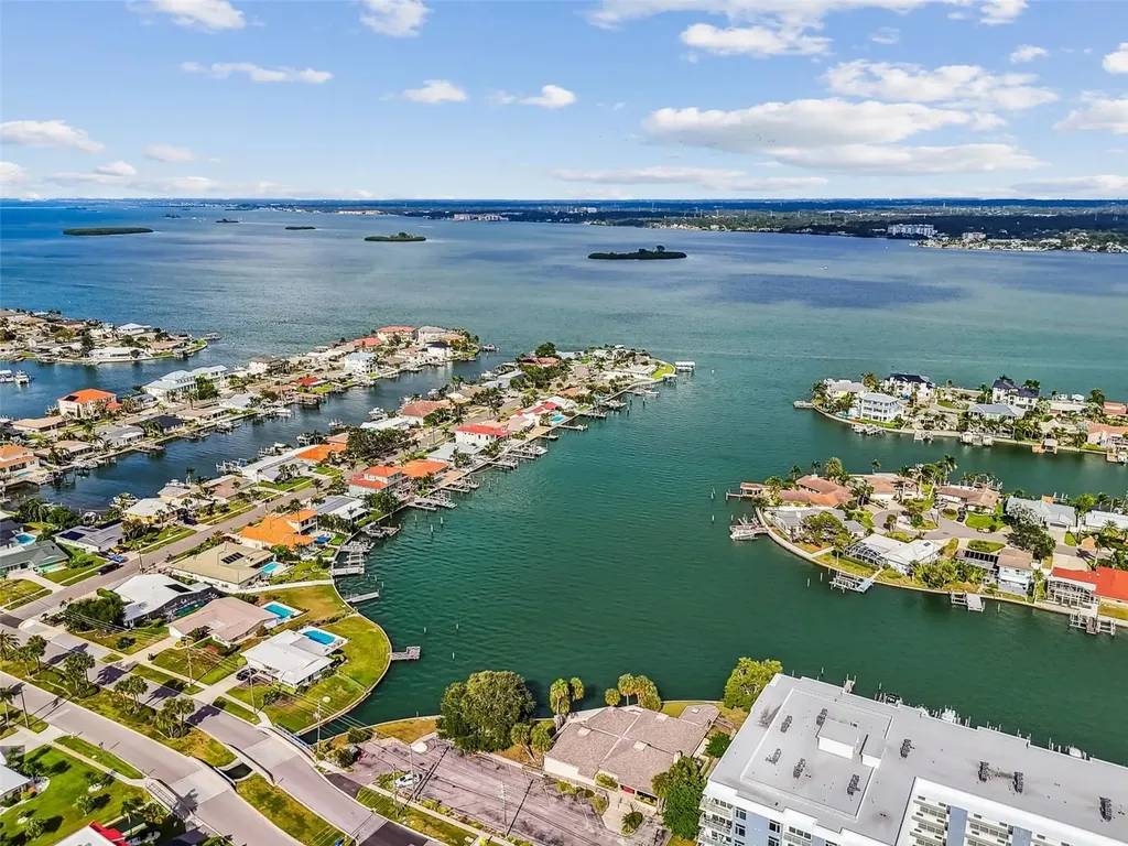 425 Island Way Clearwater FL 33767