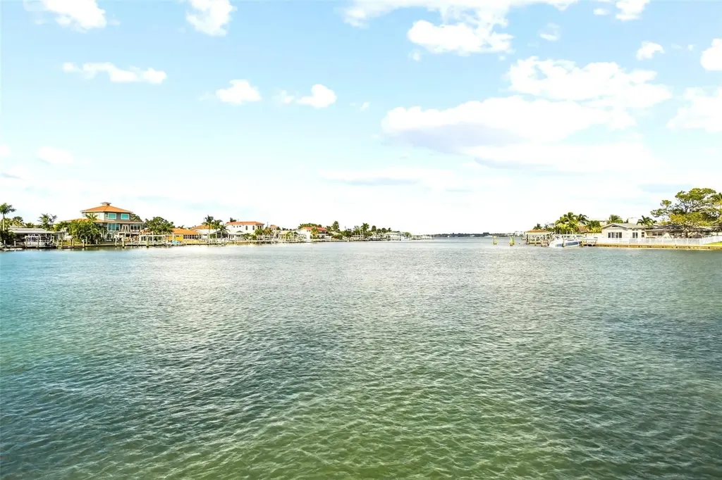 425 Island Way Clearwater FL 33767