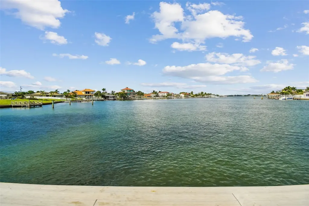 425 Island Way Clearwater FL 33767
