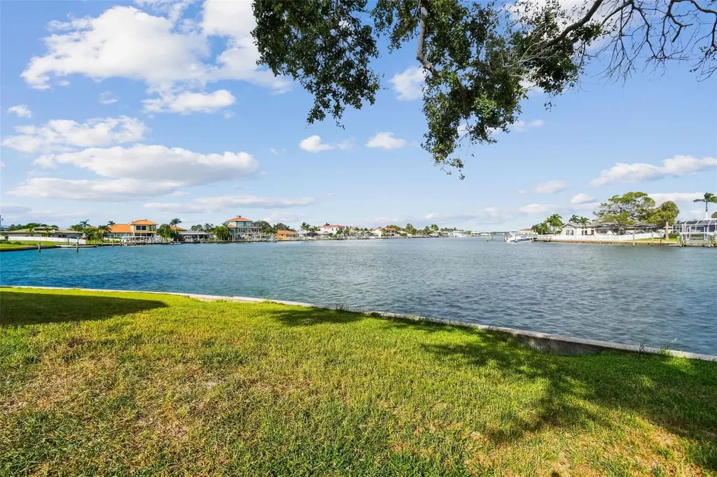 425 Island Way Clearwater FL 33767