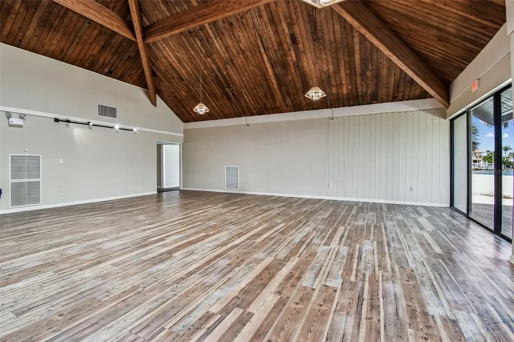 425 Island Way Clearwater FL 33767