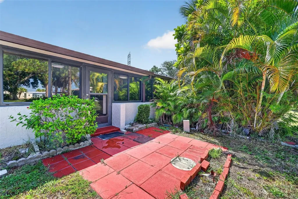 1211 11th Circle SE Largo FL 33771