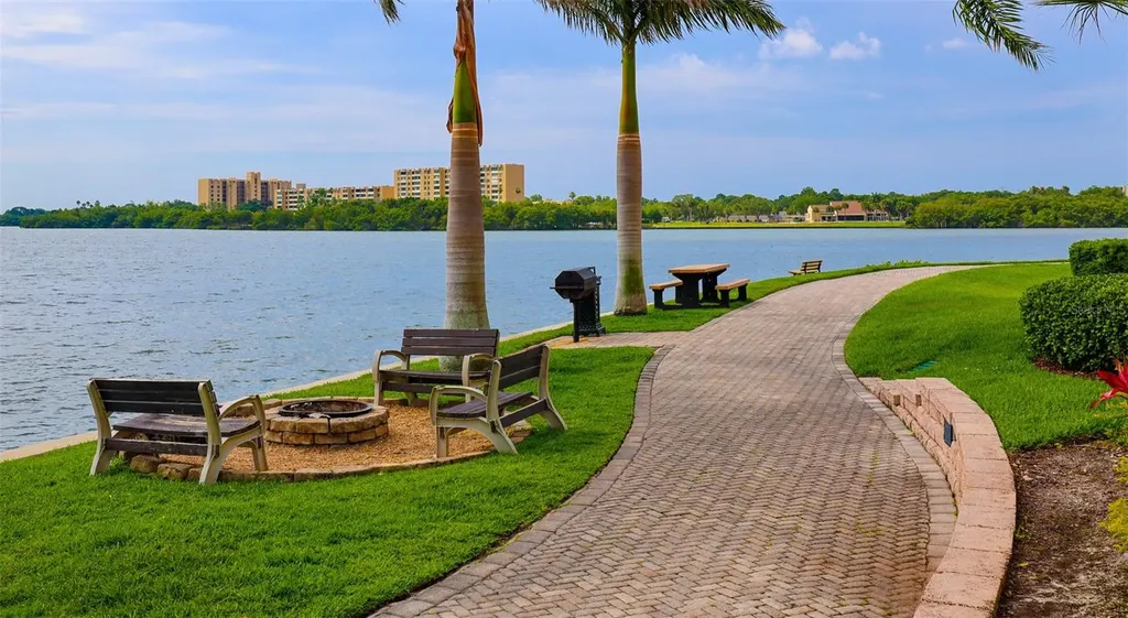 2731 Via Capri Clearwater FL 33764