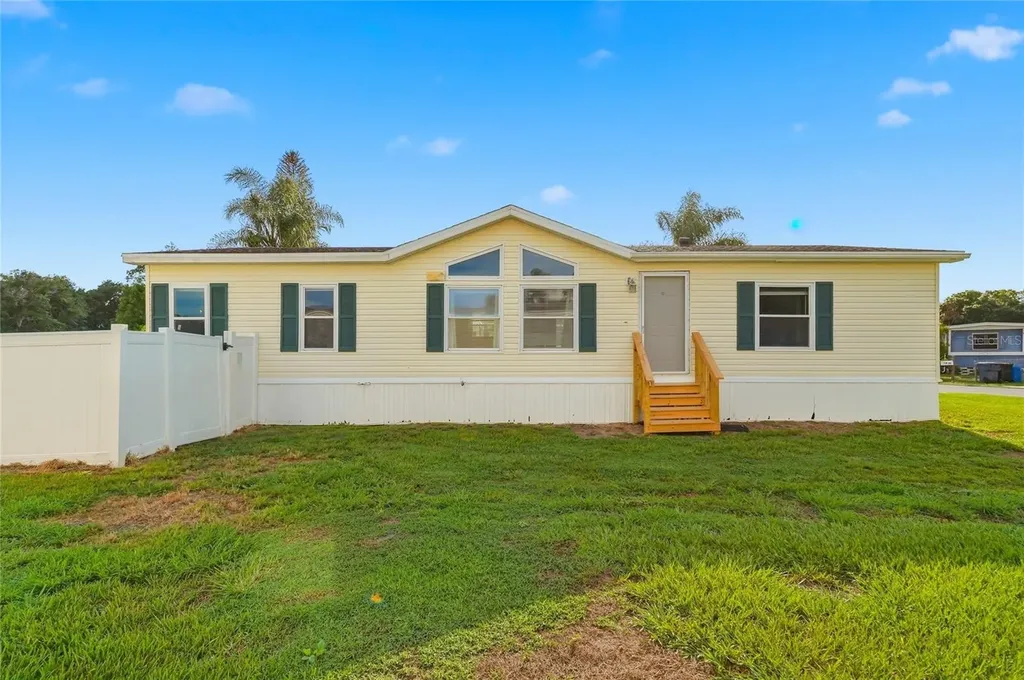 338 1st Avenue N Lake Wales FL 33859