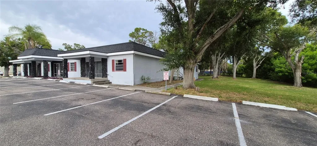 7789 131st Street N Seminole FL 33776