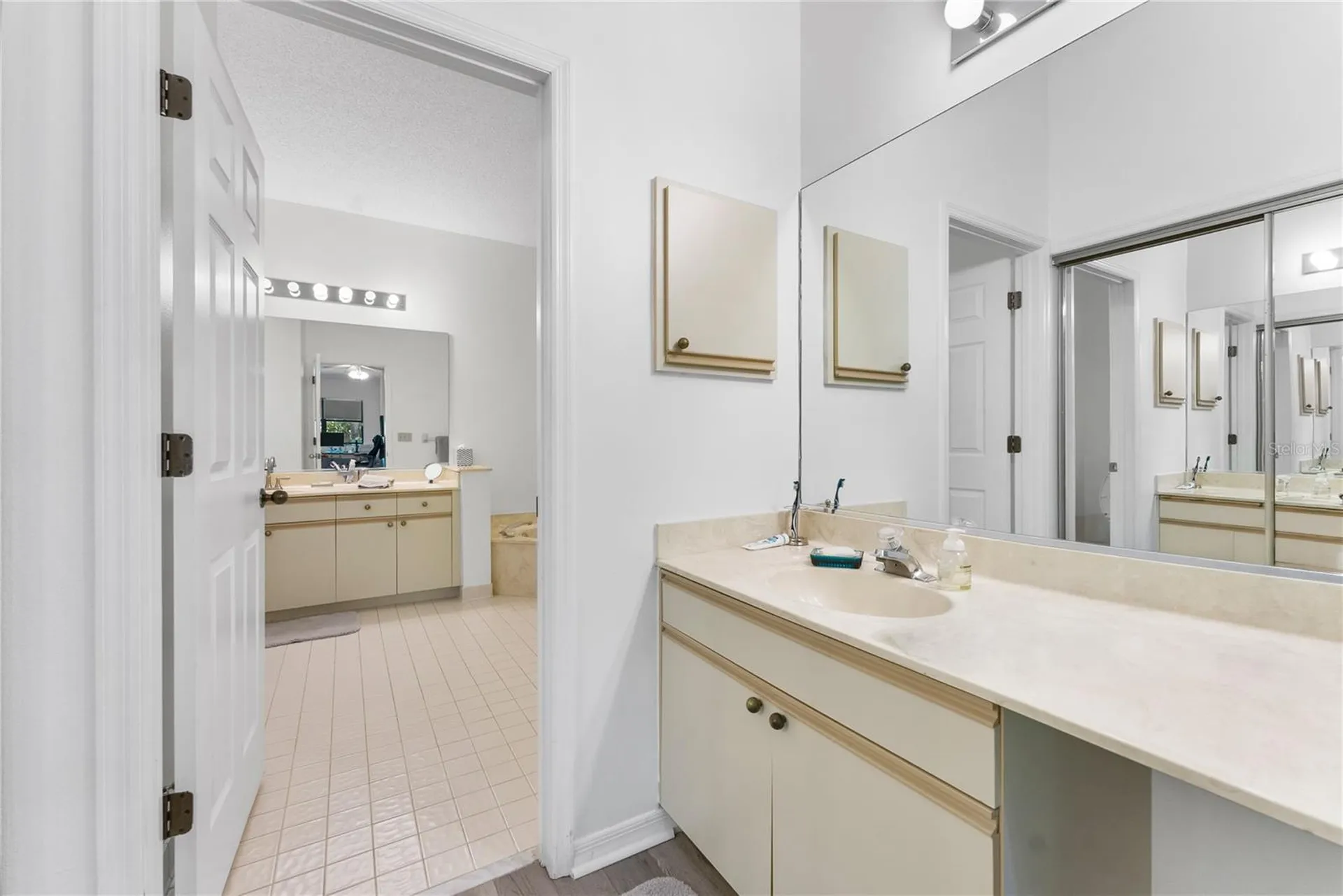 1714 Starling Drive Sarasota FL 34231