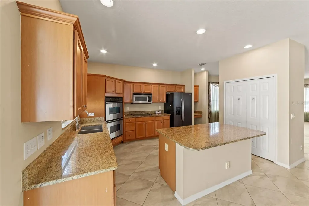 6110 39th Court E Bradenton FL 34203