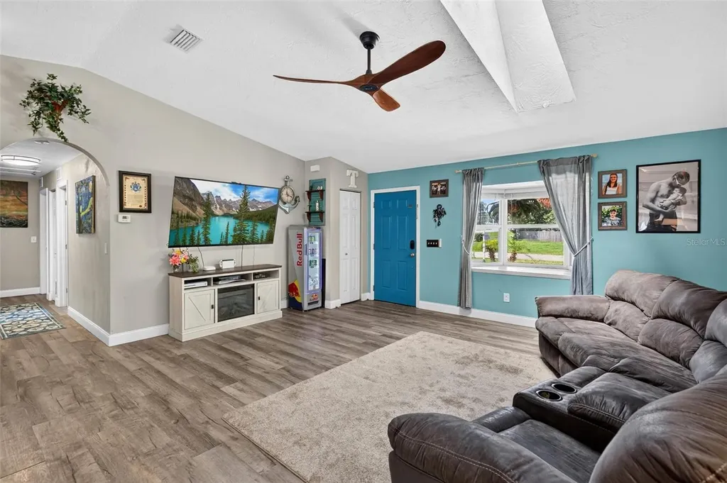 1115 Woodside Drive Daytona Beach FL 32117