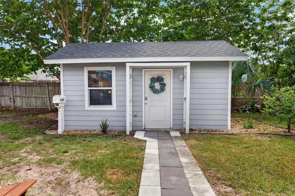 1115 Woodside Drive Daytona Beach FL 32117