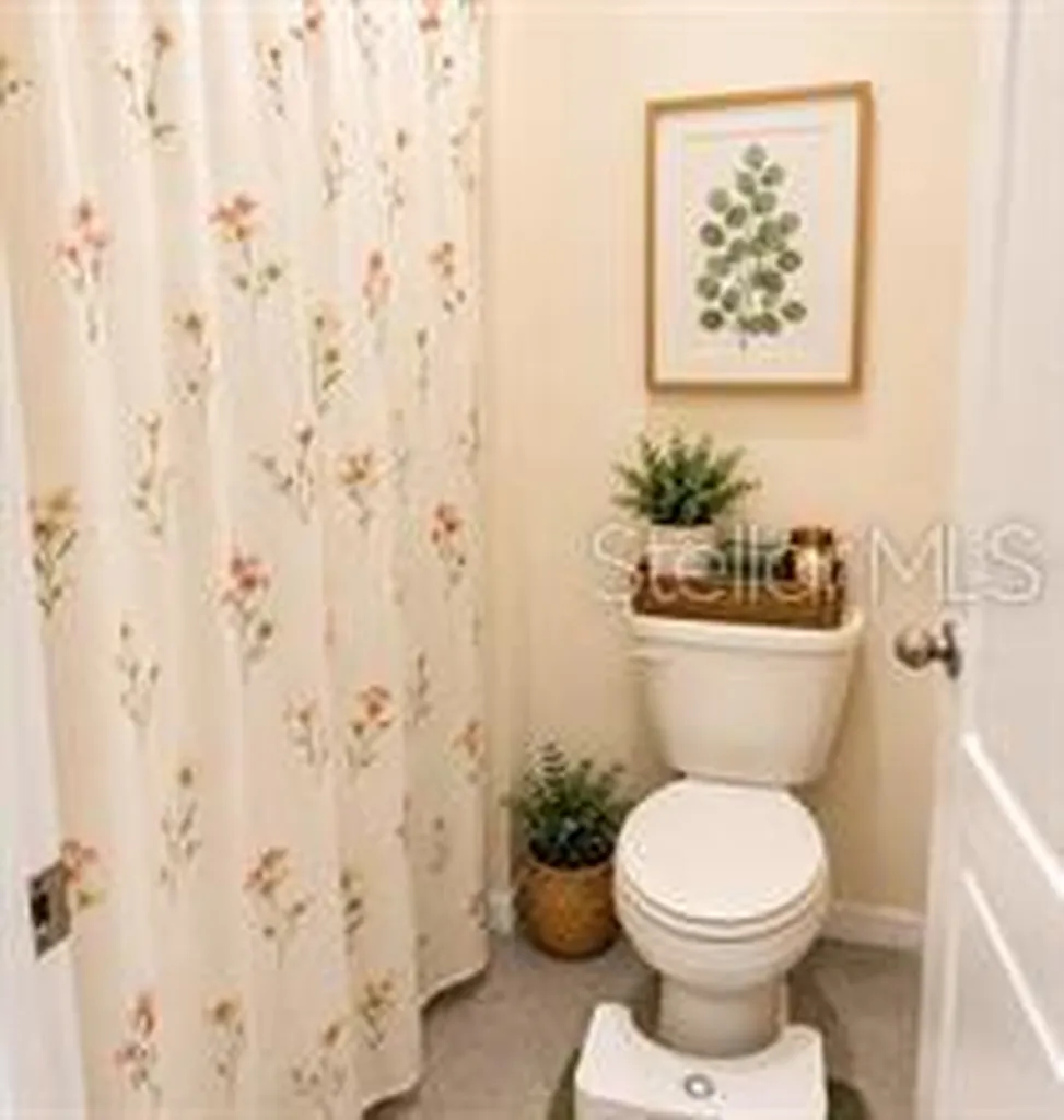 2017 Maple Ridge Drive Zellwood FL 32798