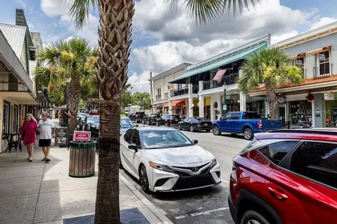 440 N Donnelly Street Mount Dora FL 32757