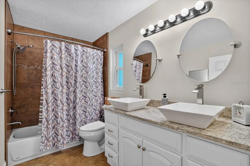 3282 Tobero Lane Sarasota FL 34235