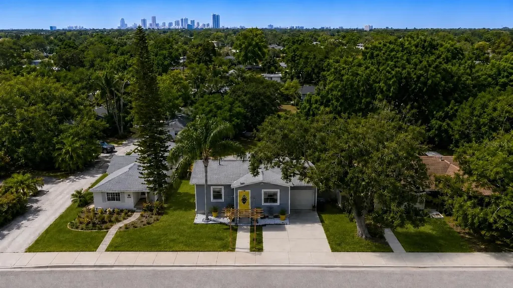 726 38th Avenue N St Petersburg FL 33704