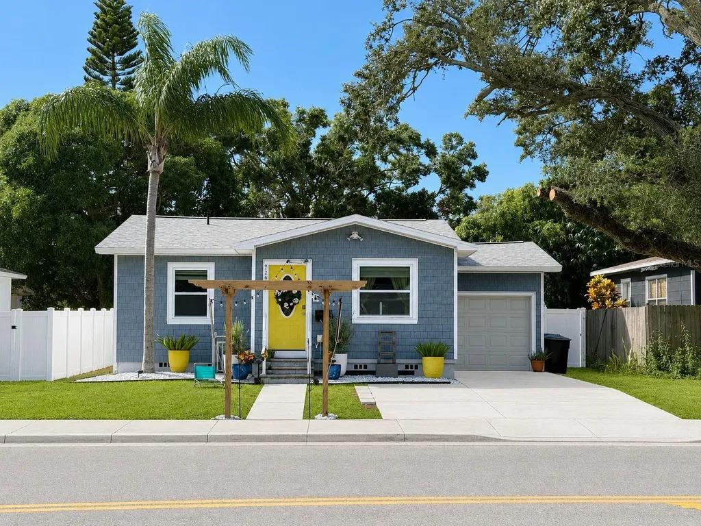726 38th Avenue N St Petersburg FL 33704