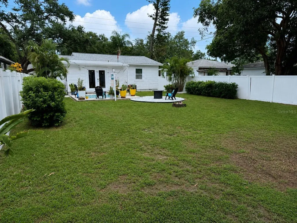 726 38th Avenue N St Petersburg FL 33704