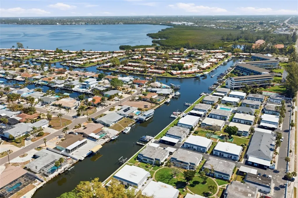 9917 Desoto Court Bradenton FL 34210