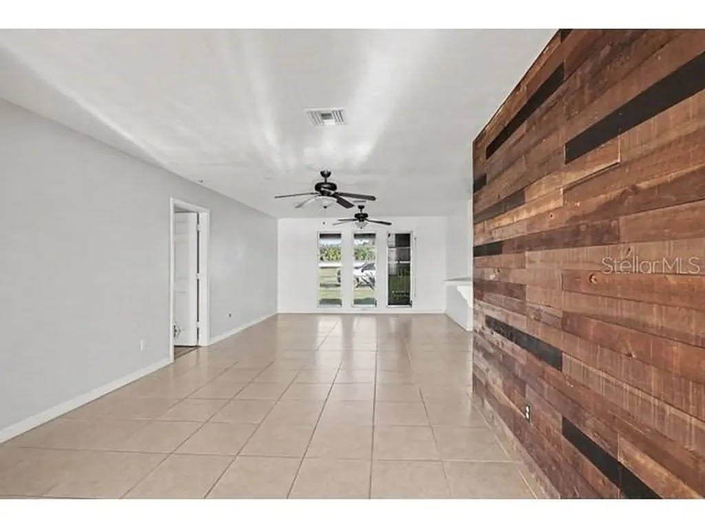 1219 NE 14th Place Cape Coral FL 33909