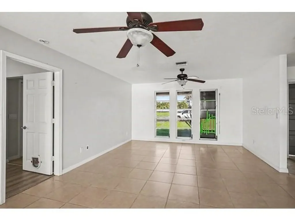 1219 NE 14th Place Cape Coral FL 33909