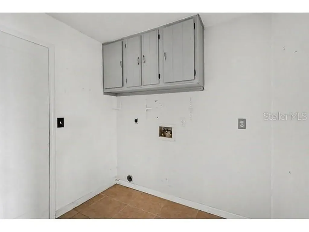 1219 NE 14th Place Cape Coral FL 33909